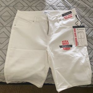 Women’s size 14 white high waisted Bermuda shorts